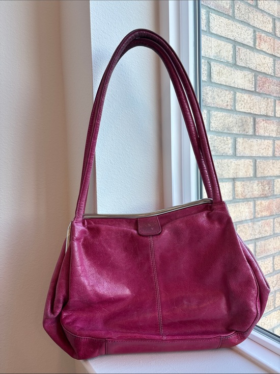 HOBO Handbags - Hobo International Vintage Berry Pink Leather Kisslock Frame Shoulder Bag